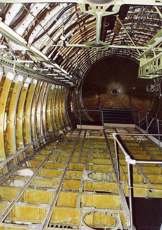 a_747_innen1.jpg
